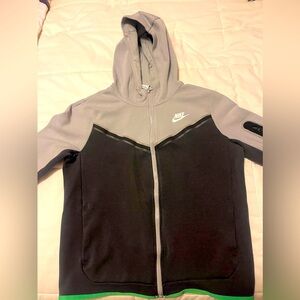 Nike Boys Tech Fleece Fill Zip Sweatshirt. YXL